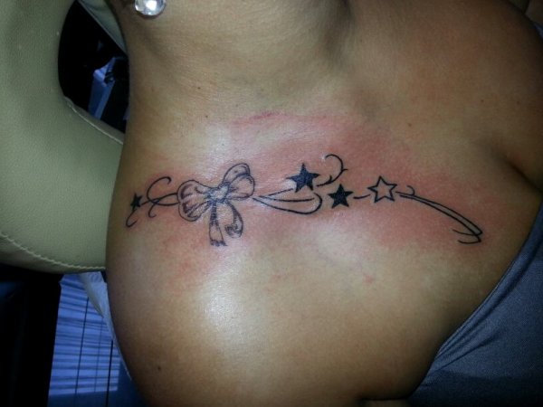 tatouage noeud bleu