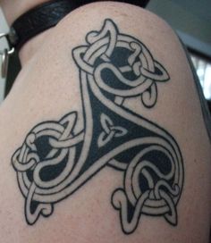 tatouage noeud celtique tribal