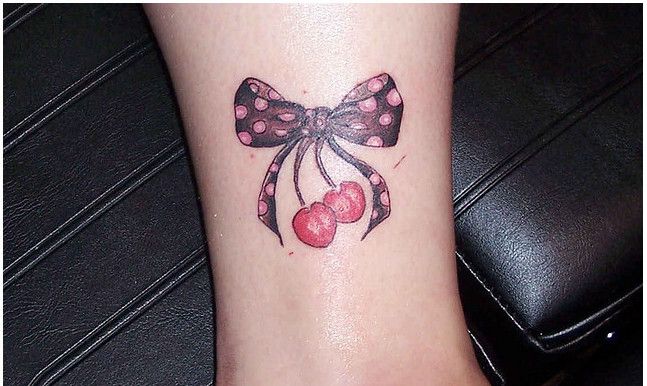 tatouage noeud cerise