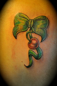 tatouage noeud cerise