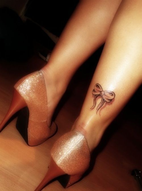 tatouage noeud cheville