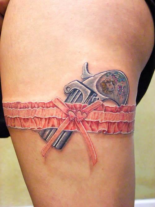 tatouage noeud cuisse femme