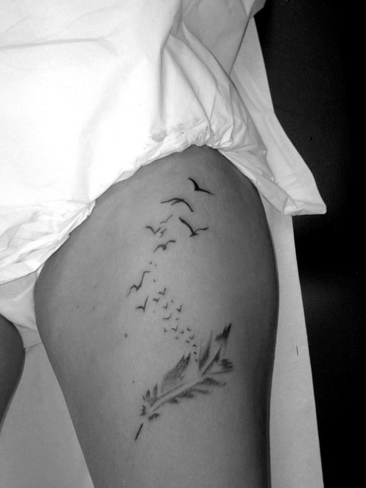 tatouage noeud cuisse femme
