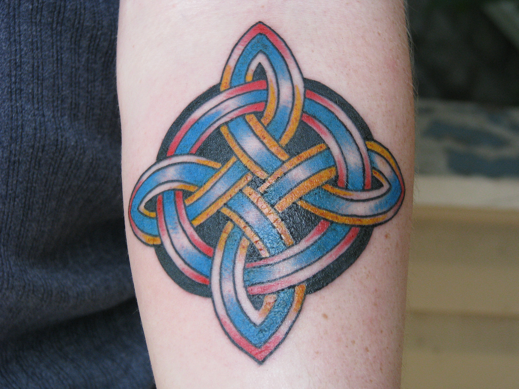 tatouage noeud eternel