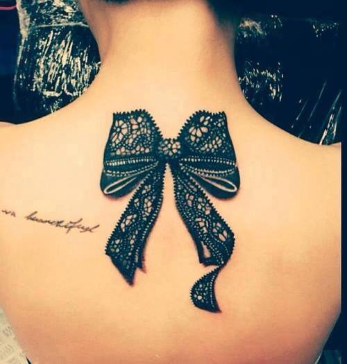 tatouage noeud hanche