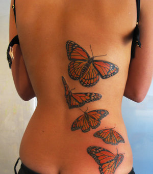tatouage noeud hanche