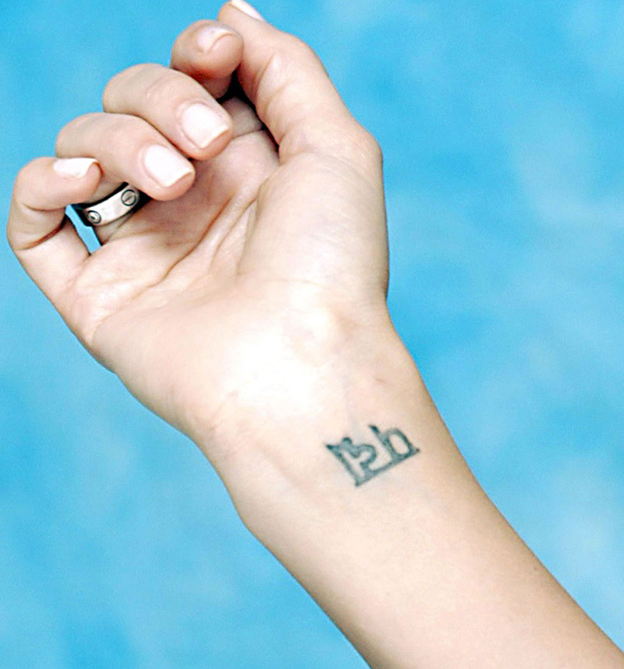 tatouage noeud jessica alba