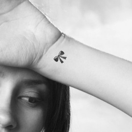 tatouage noeud main