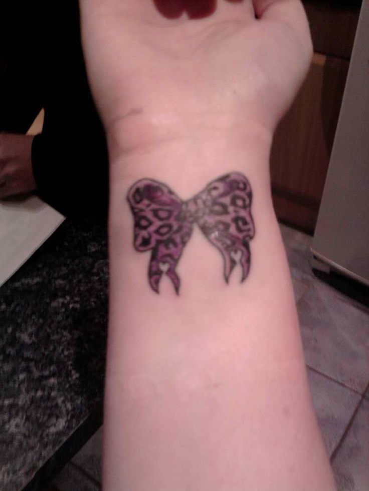 tatouage noeud noir
