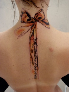 tatouage noeud omoplate