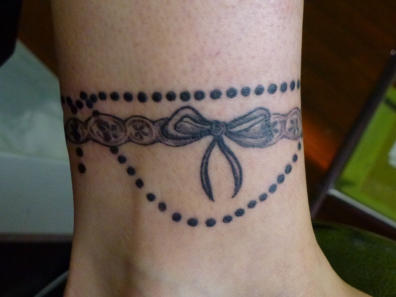 tatouage noeud papillon cheville