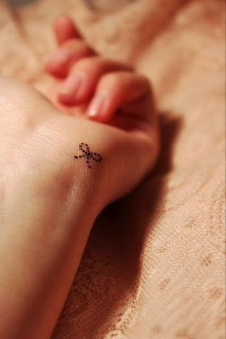 tatouage noeud pointillé
