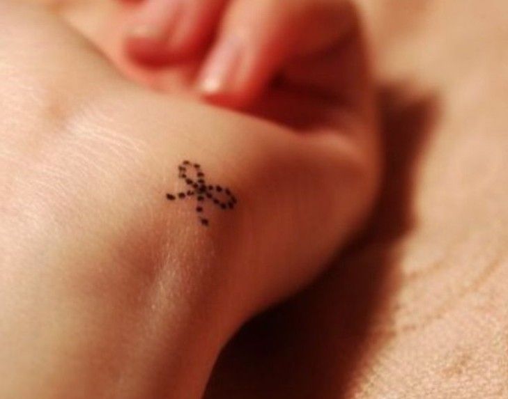 tatouage noeud pointillé