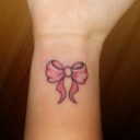 tatouage noeud ruban poignet