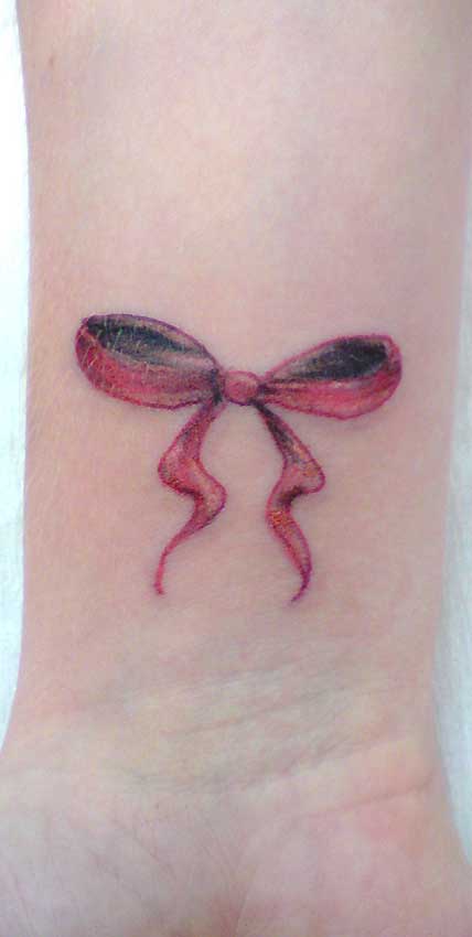 tatouage noeud ruban poignet