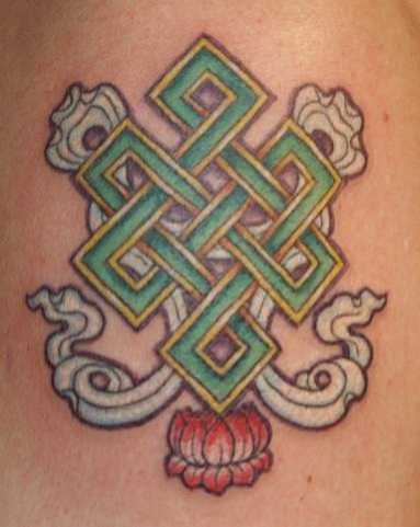 tatouage noeud sans fin bouddhiste