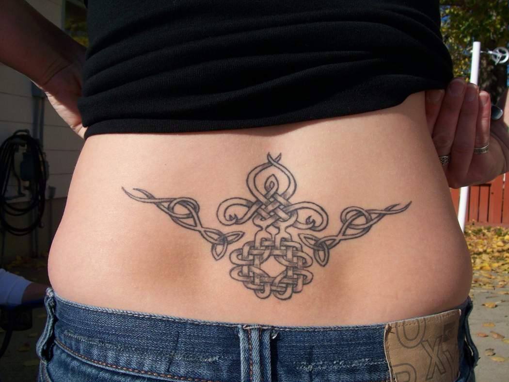 tatouage noeud sans fin bouddhiste