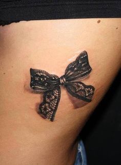 Tatouage noeud sur les cotes