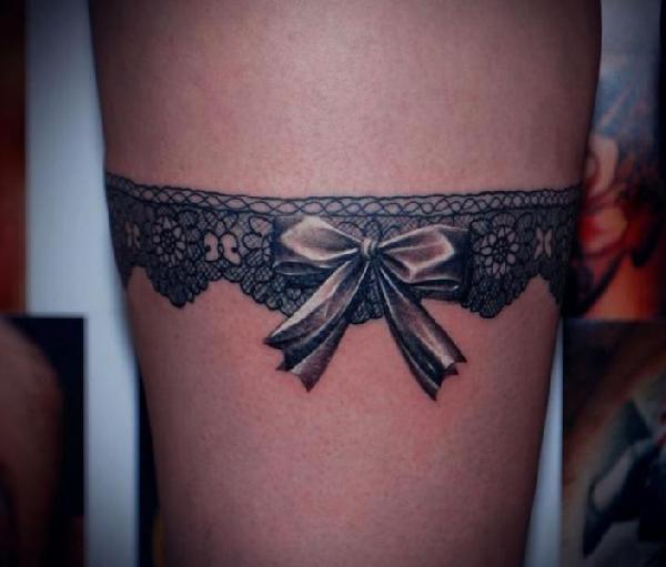 tatouage noeuds cuisses