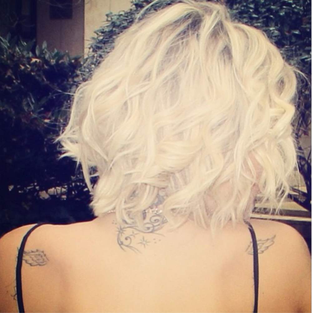 tatouage nuque caroline receveur