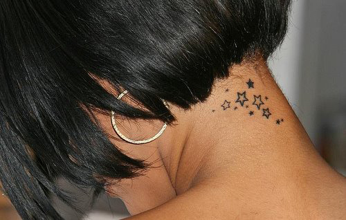 tatouage nuque etoile