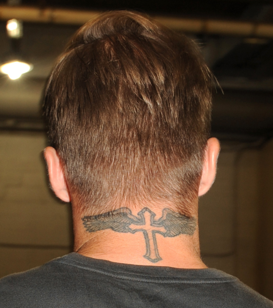 tatouage nuque homme