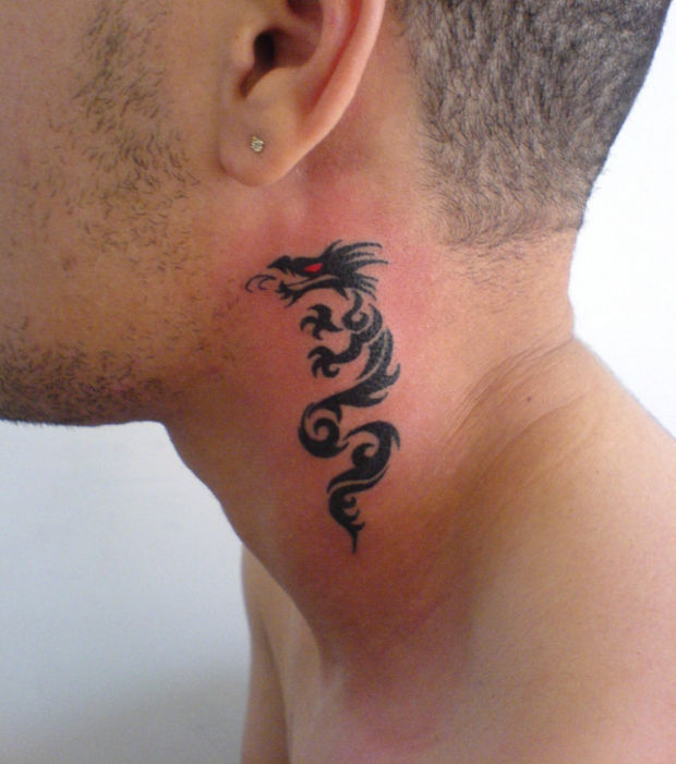 tatouage nuque homme