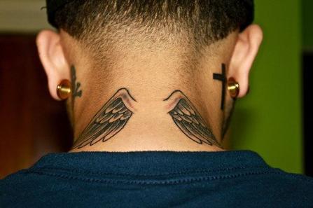tatouage nuque homme