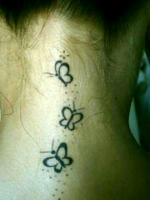 tatouage nuque papillon