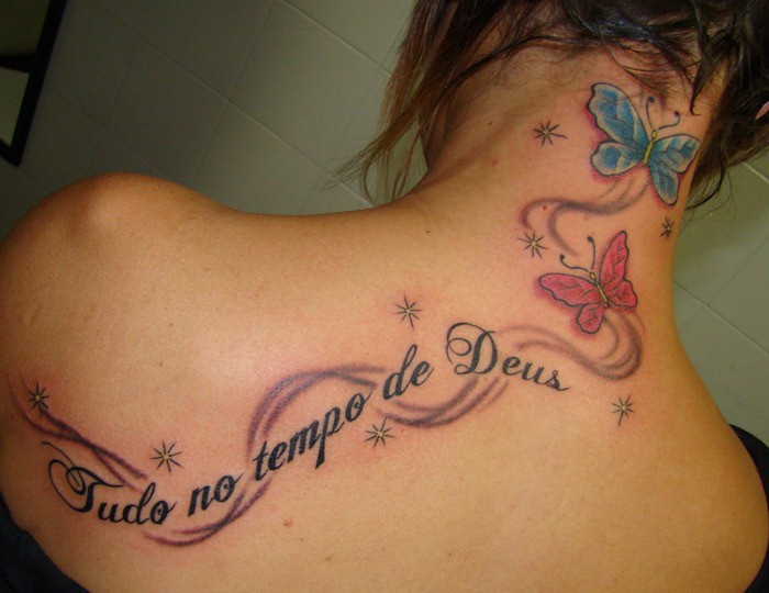 tatouage nuque papillon