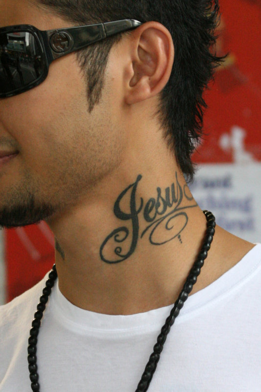 tatouage nuque pour homme