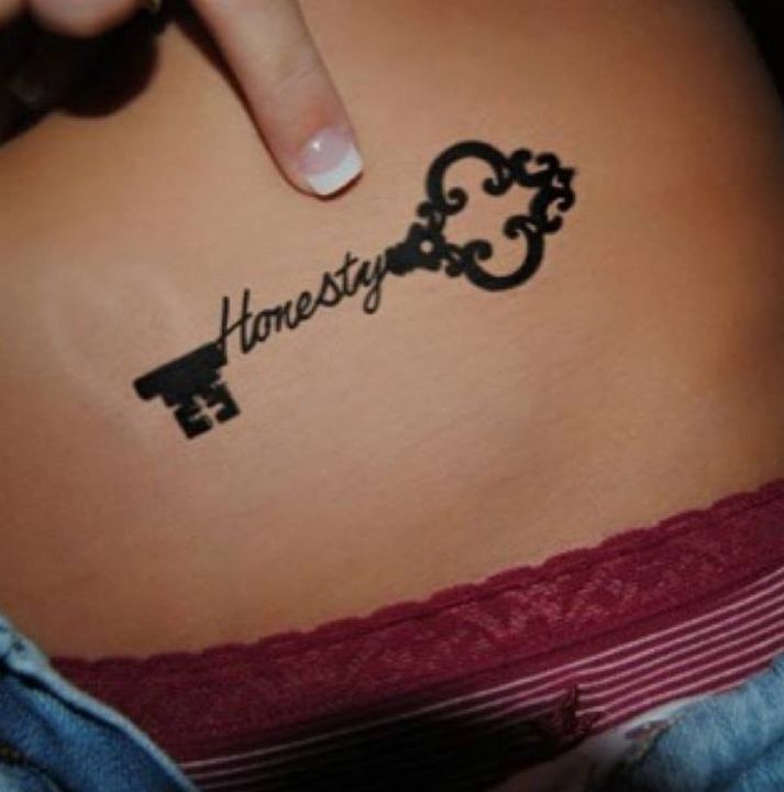 tatouage o ventre