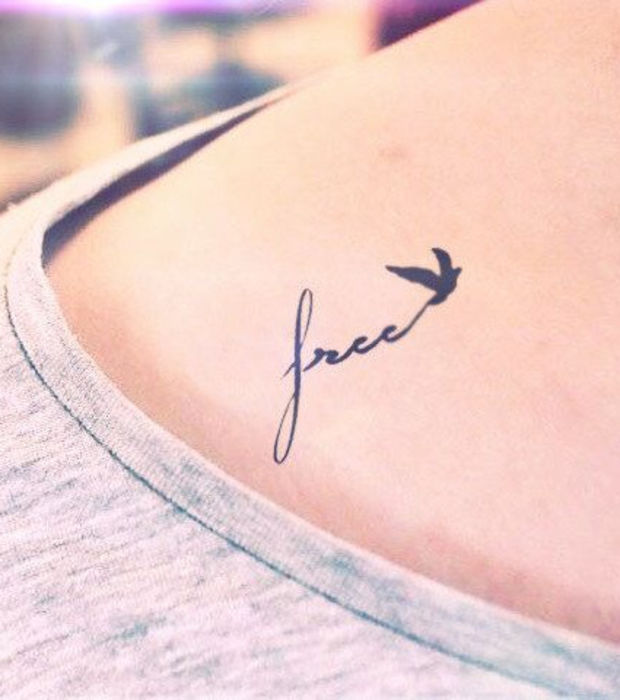 tatouage oiseau clavicule