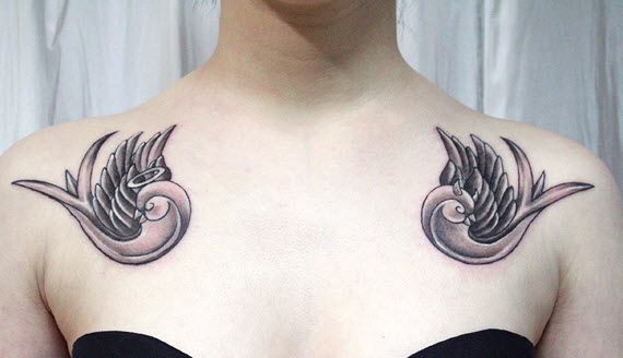 tatouage oiseau clavicule