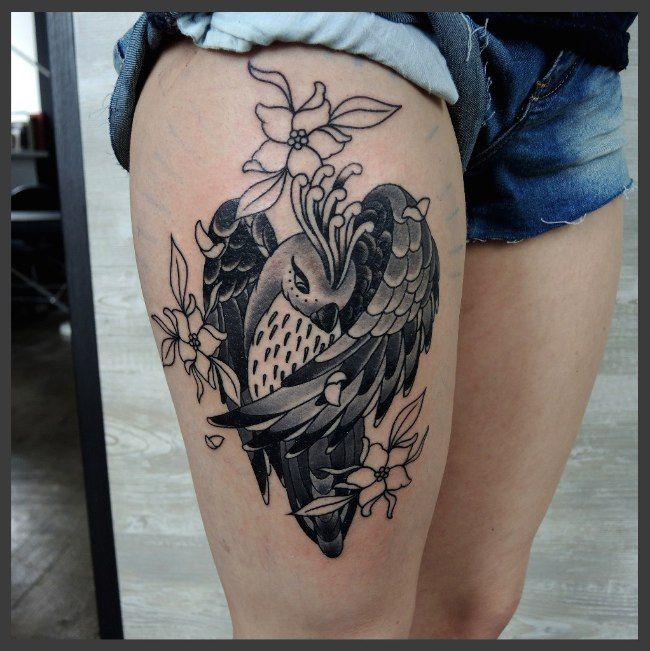 tatouage oiseau cuisse