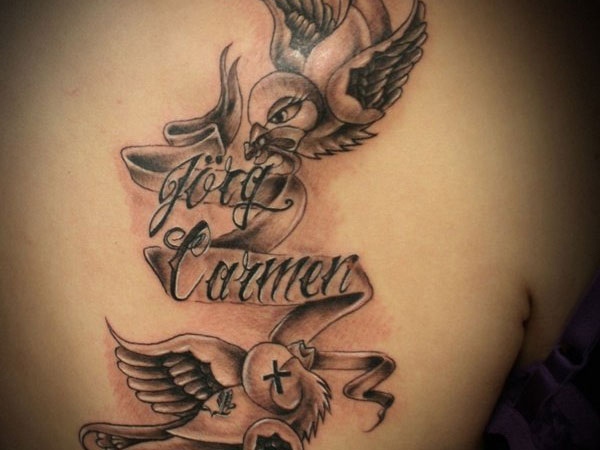 tatouage oiseau cuisse
