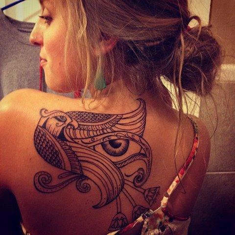tatouage oiseau egyptien