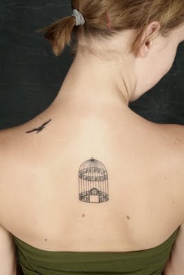 tatouage oiseau en cage