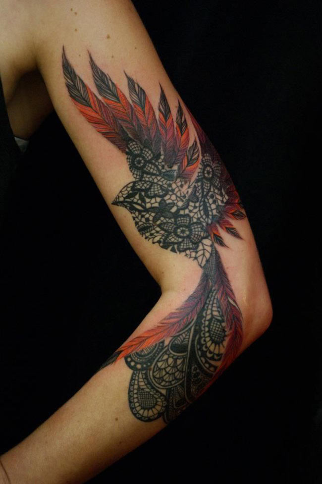 tatouage oiseau en dentelle