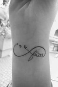 tatouage oiseau infini