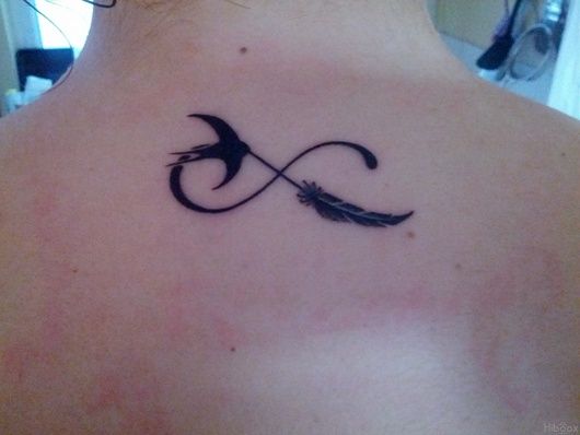 tatouage oiseau infini