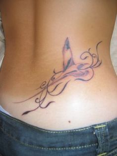 tatouage oiseau paille en queue