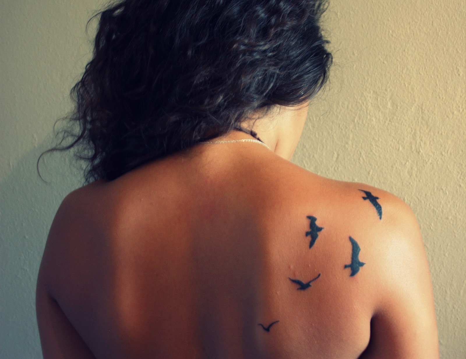 tatouage oiseau poitrine