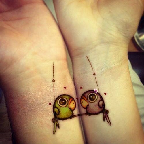 tatouage oiseau stylisé