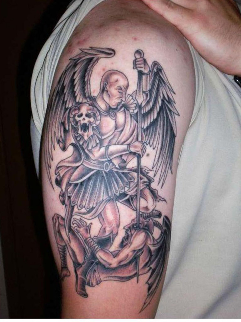 tatouage omoplate ange
