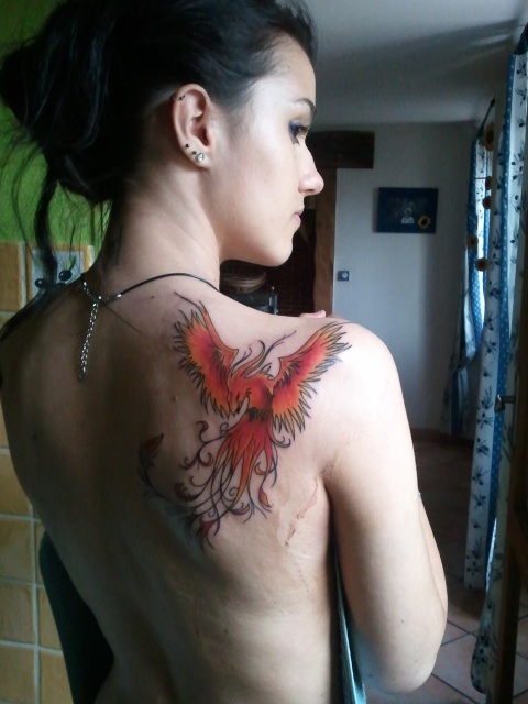 tatouage omoplate cicatrisation