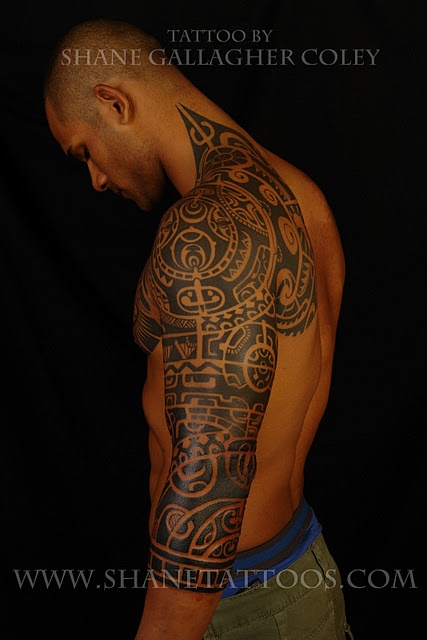 Tatouage omoplate et bras