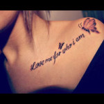 tatouage omoplate femme ecriture