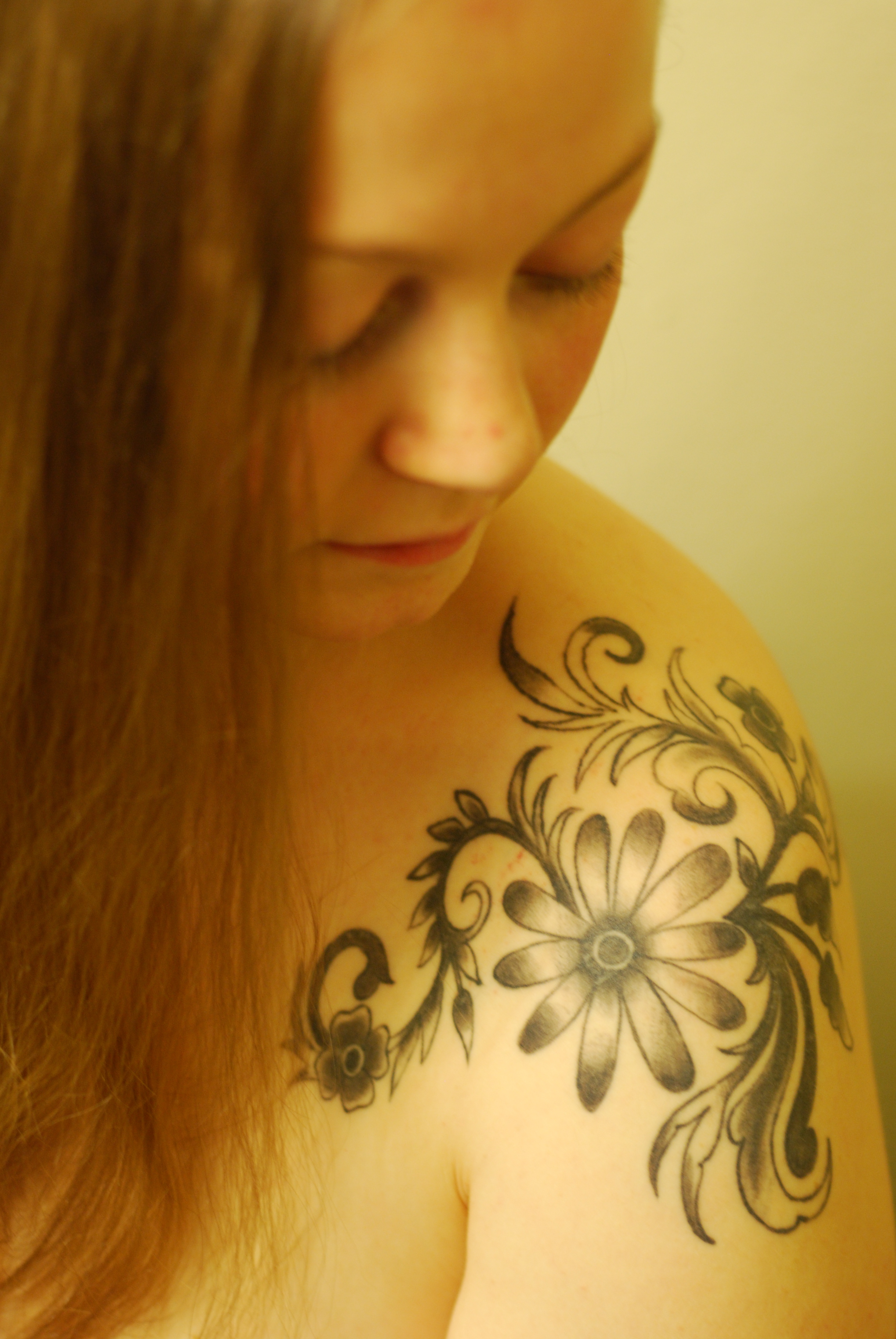 tatouage omoplate fille