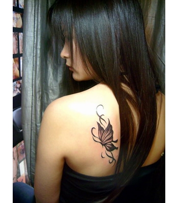 tatouage omoplate fille
